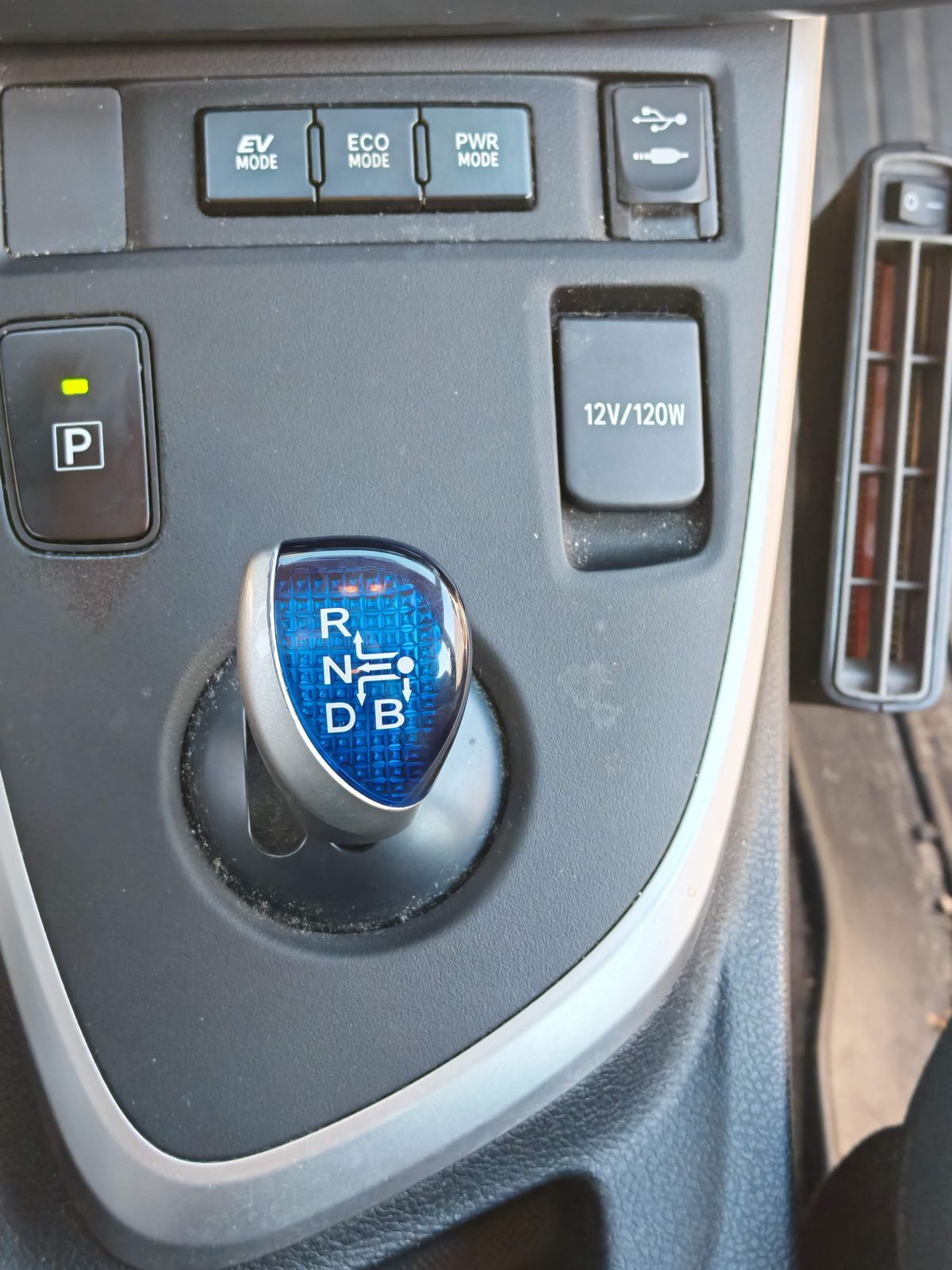 Center console and shift knob