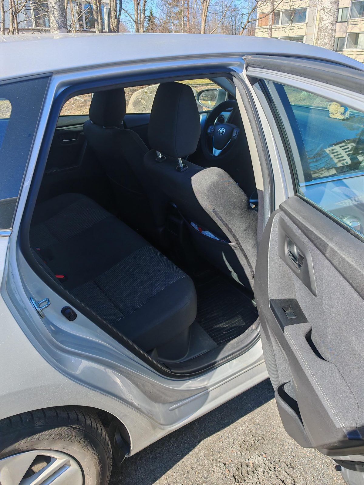 Rear seats right side