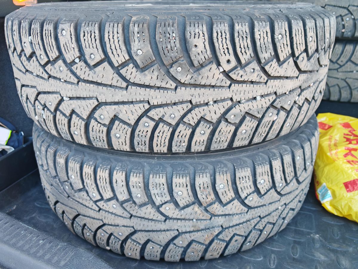 Winter tyres studded